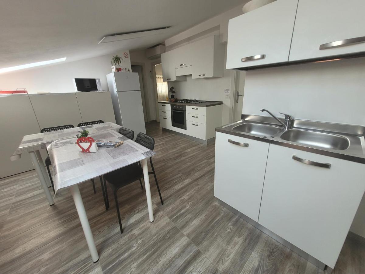 Villa Sonia Apartment & Rooms Lignano Sabbiadoro Exteriör bild