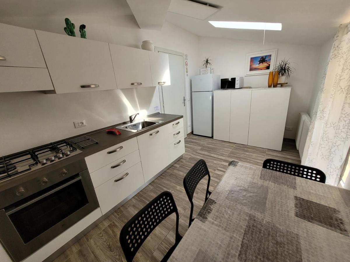 Villa Sonia Apartment & Rooms Lignano Sabbiadoro Exteriör bild