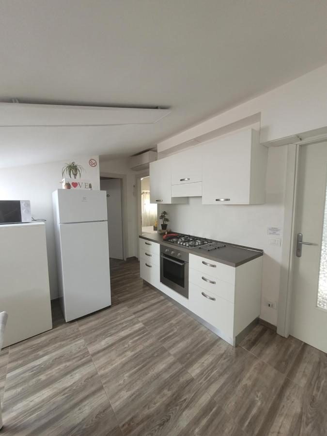 Villa Sonia Apartment & Rooms Lignano Sabbiadoro Exteriör bild